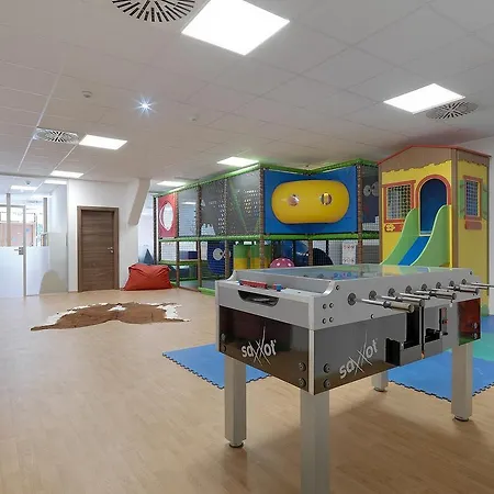 Alpina Zillertal . Family Lifestyle Kinderhotel