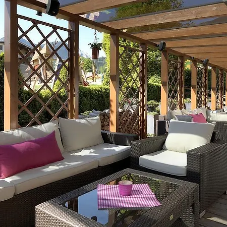 Alpina Zillertal . Family Lifestyle Kinderhotel 4* Fügen