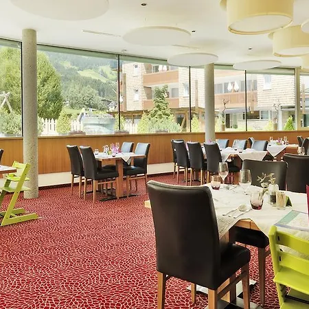 Hotel Alpina Zillertal . Family Lifestyle Kinderhotel Fügen