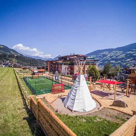 Alpina Zillertal . Family Lifestyle Kinderhotel Hotel