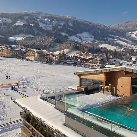Alpina Zillertal . Family Lifestyle Kinderhotel