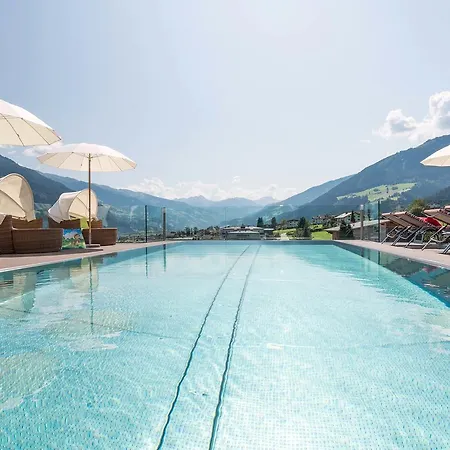 Alpina Zillertal . Family Lifestyle Kinderhotel Hotel