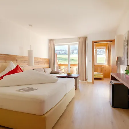 Alpina Zillertal . Family Lifestyle Hotel 4*