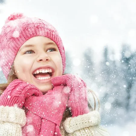 Alpina Zillertal . Family Lifestyle Kinderhotel Otel Fügen