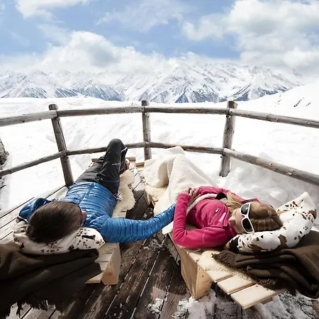 Alpina Zillertal . Family Lifestyle Kinderhotel Otel