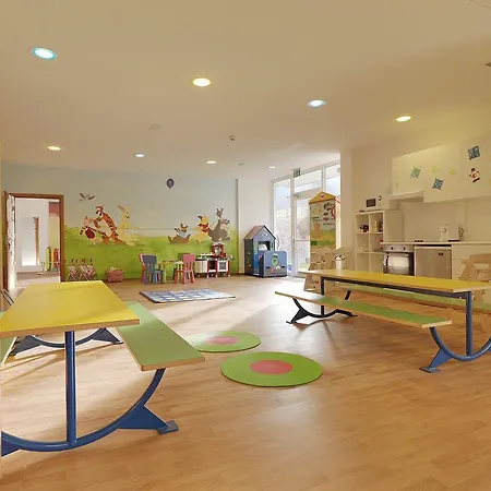Otel Alpina Zillertal . Family Lifestyle Kinderhotel 4*