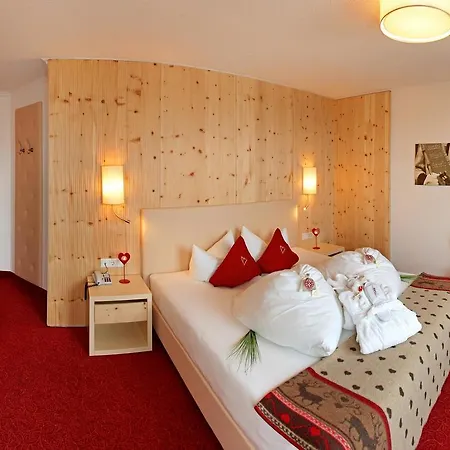 Alpina Zillertal . Family Lifestyle Kinderhotel Otel Fügen