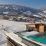Alpina Zillertal . Family Lifestyle