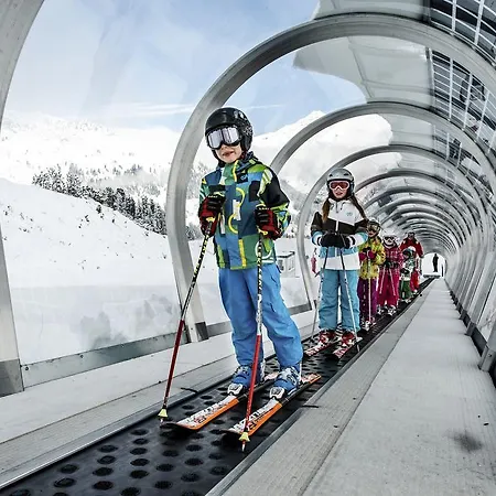 Alpina Zillertal . Family Lifestyle Kinderhotel Fuegen
