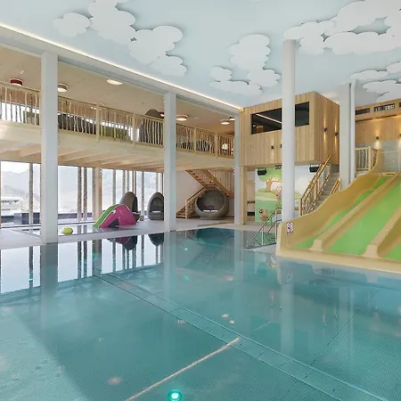 Alpina Zillertal . Family Lifestyle Kinderhotel Hotel