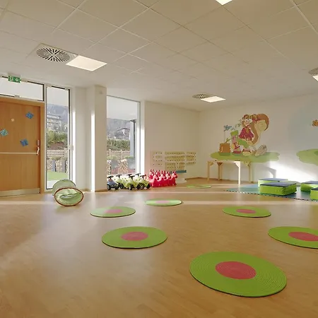 Alpina Zillertal . Family Lifestyle Kinderhotel Fuegen