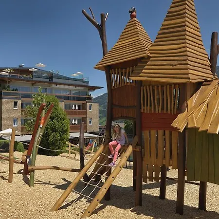 Alpina Zillertal . Family Lifestyle Kinderhotel Hotel Fuegen