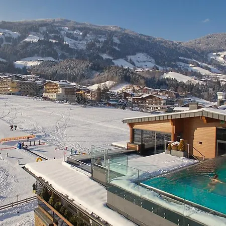 Alpina Zillertal . Family Lifestyle Kinderhotel