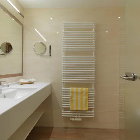 Alpina Zillertal . Family Lifestyle Kinderhotel 4*